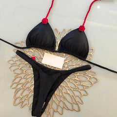 bikini tridimensional con abertura en forma de rosa