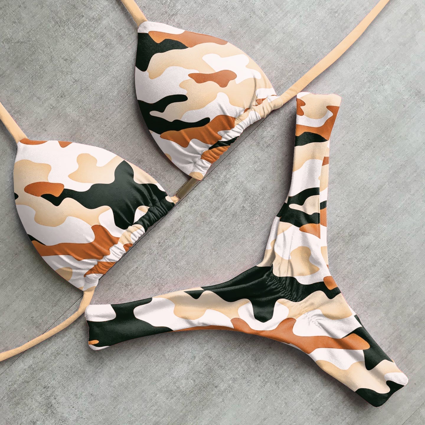 Bikini con tirantes y estampado de camuflaje 