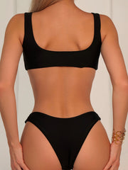 Traje de bikini negro calado