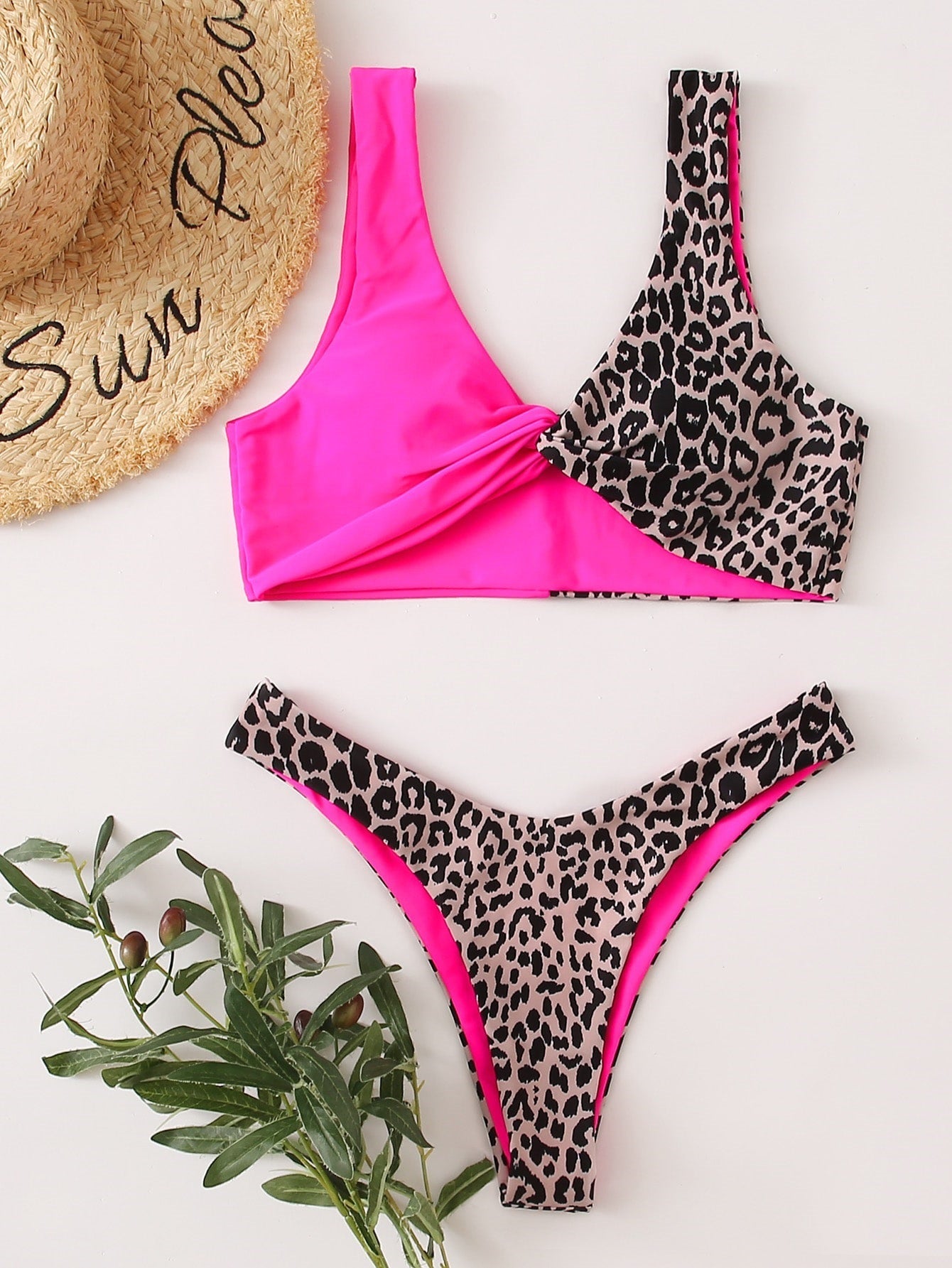 Bikini mit Leopardenmuster und Kontrastnähten