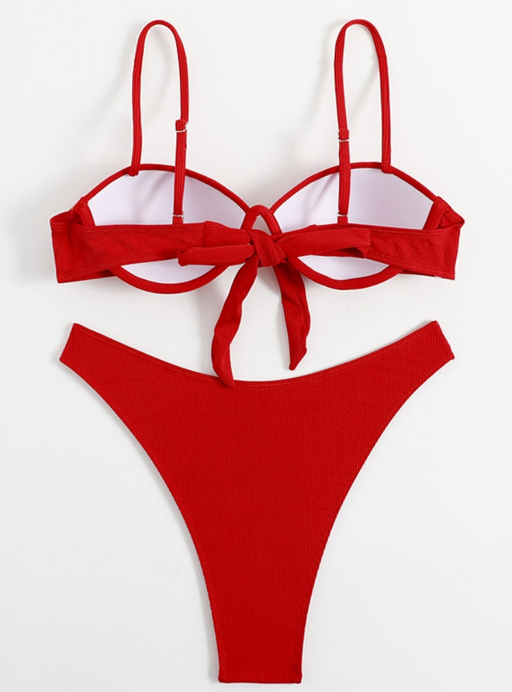 Roter Badeanzug-Bikini