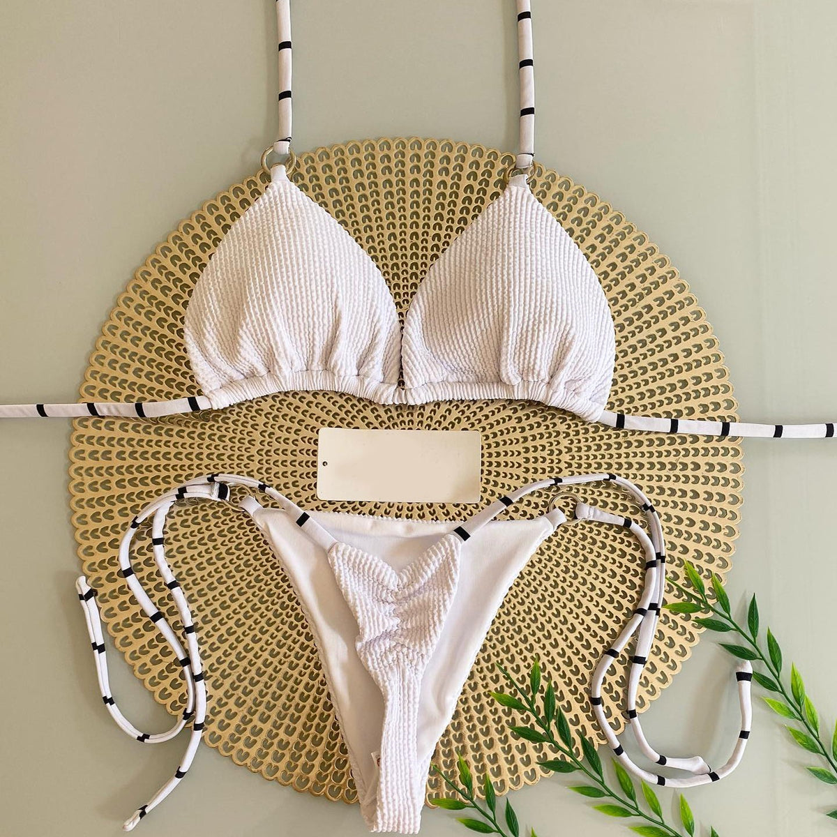 Bikini de tirantes con rayas de color liso 