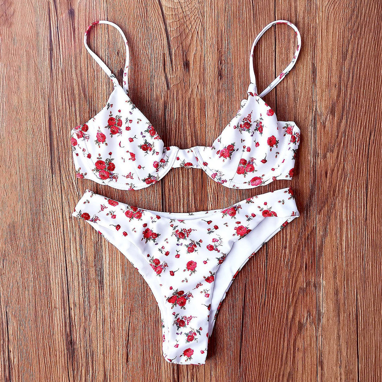 Bikini floral con tirantes