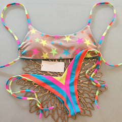 bikini con tiras y estampado de estrellas 