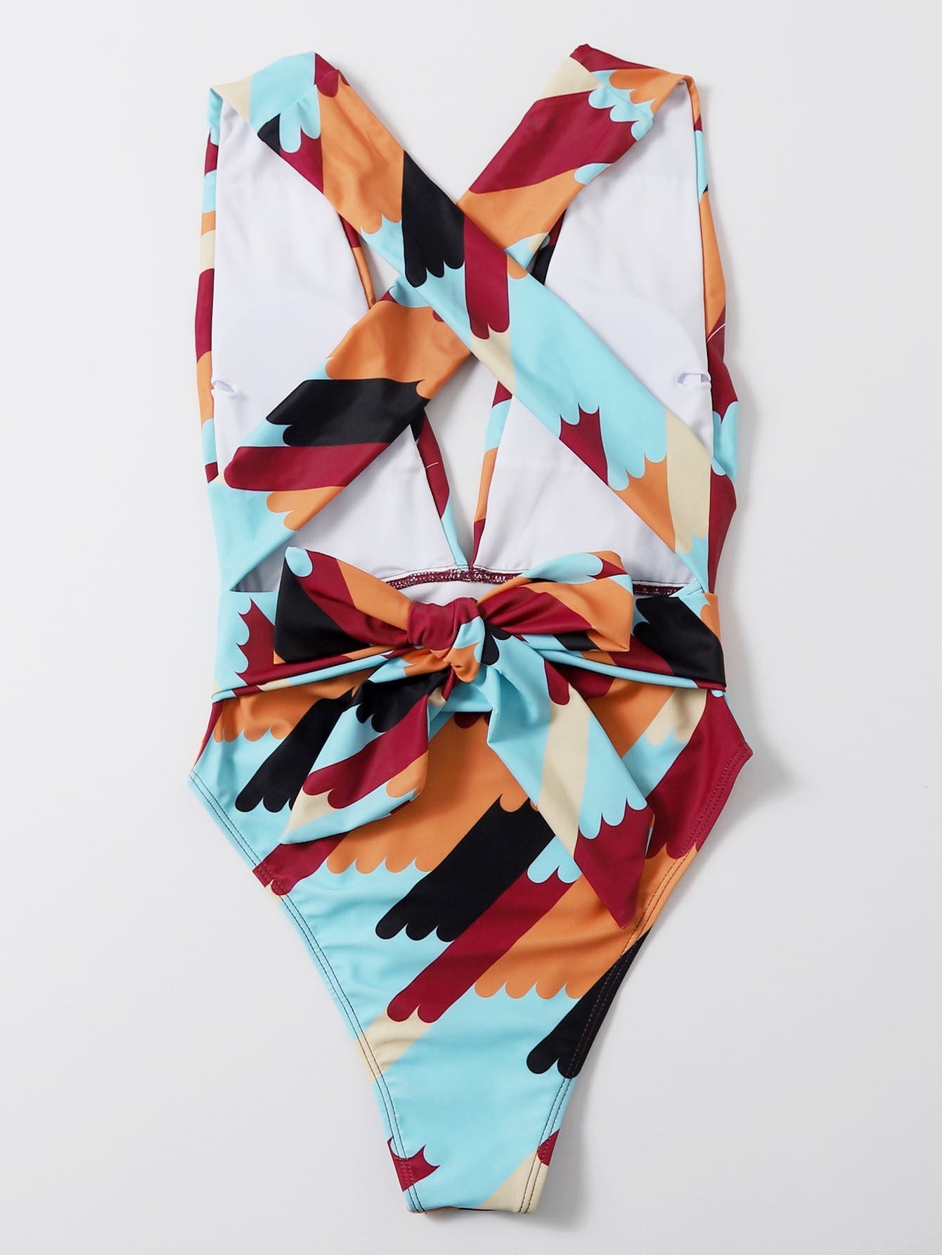 Einteiliger Bikini mit geometrischem Muster