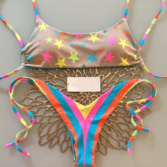 bikini con tiras y estampado de estrellas 