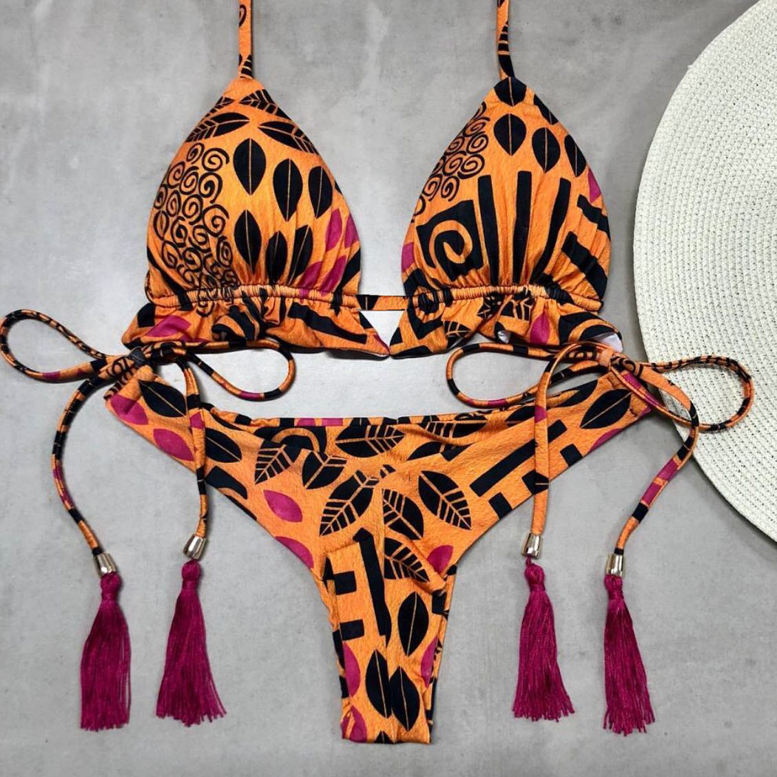 Stylischer Bohemian Strapsbikini mit Fransen