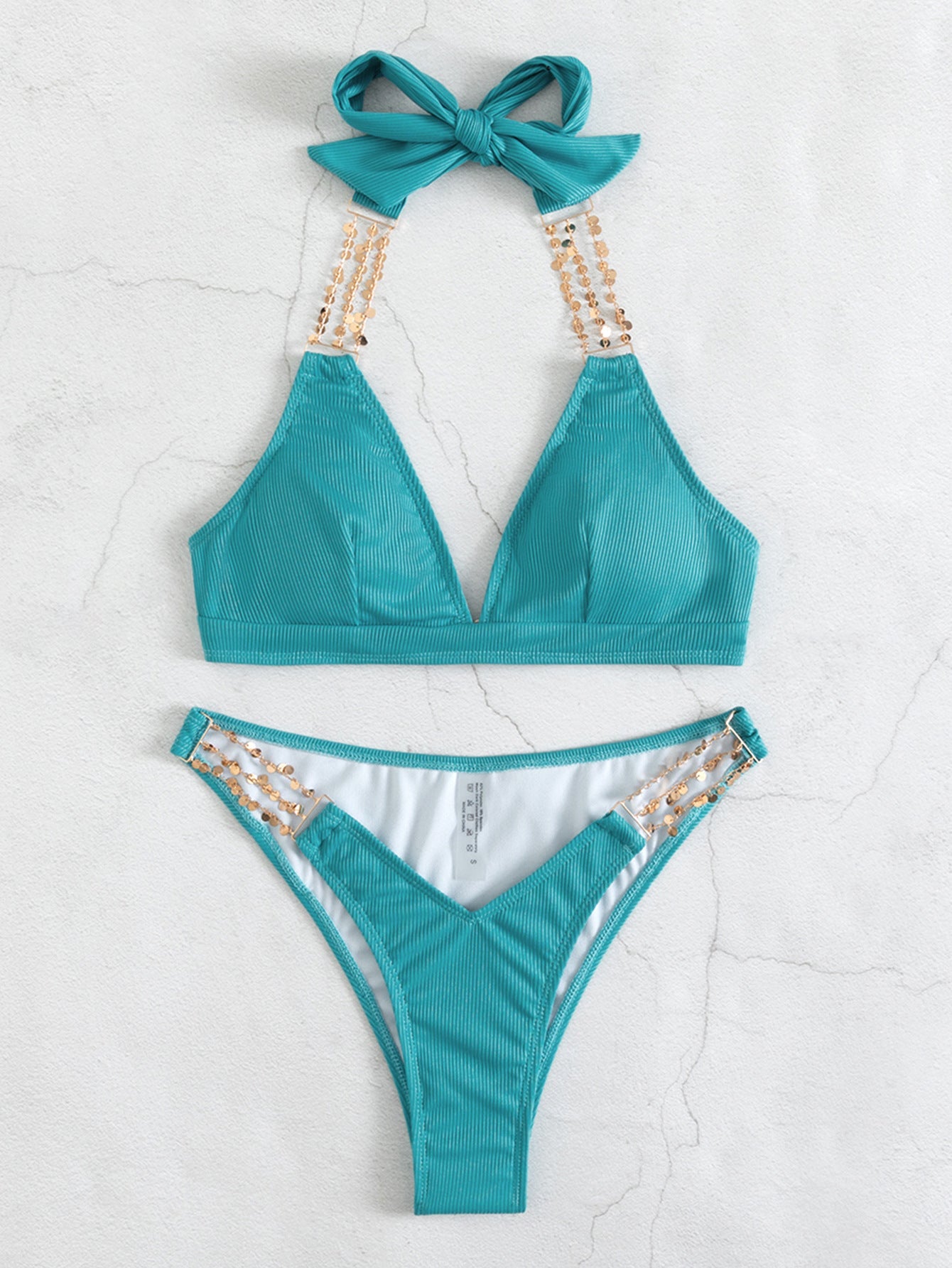 Bikini playero estilo halter con espalda descubierta y cadena