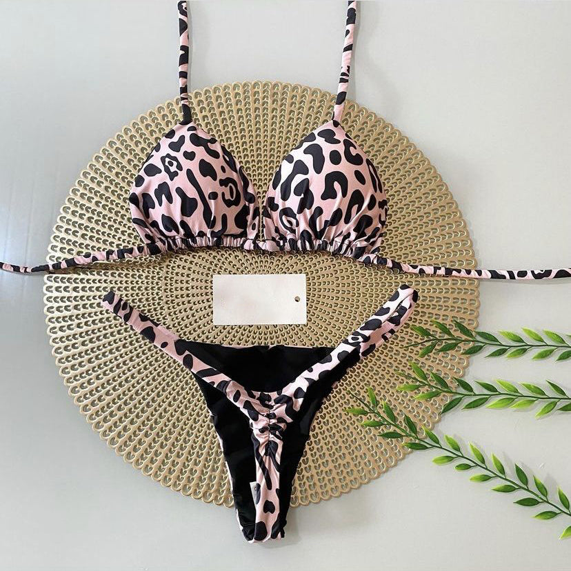 Pool-Bikini im Resort-Stil mit Leopardenmuster 