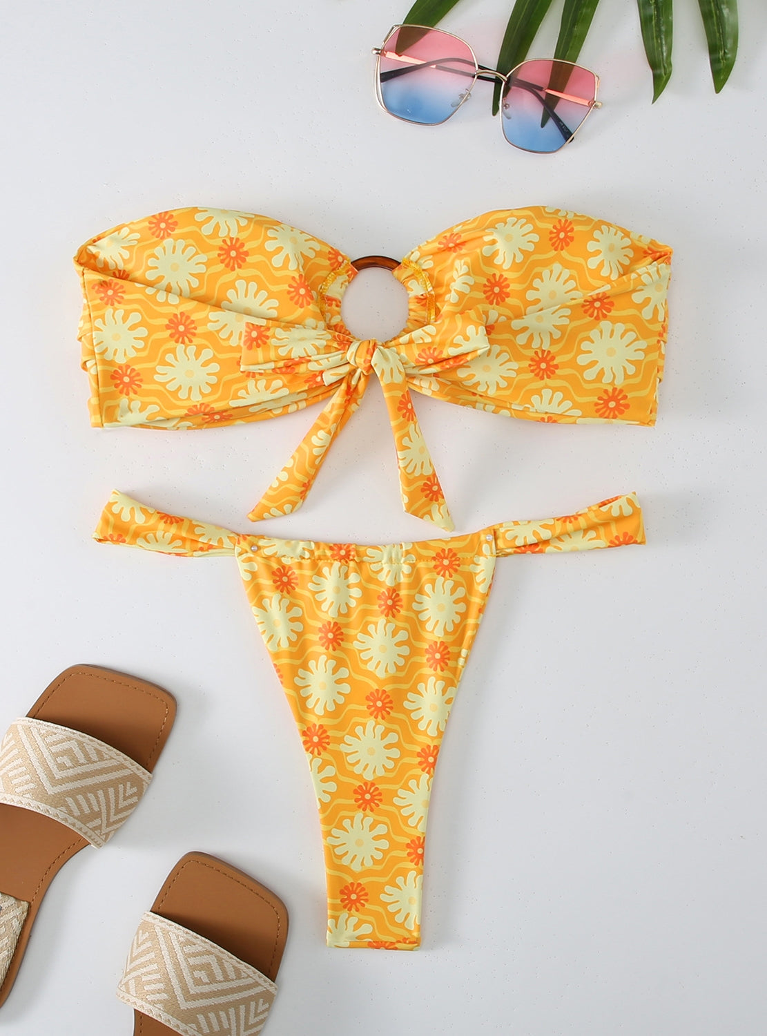 Zweiteiliger Bikini mit bedrucktem Tube-Top