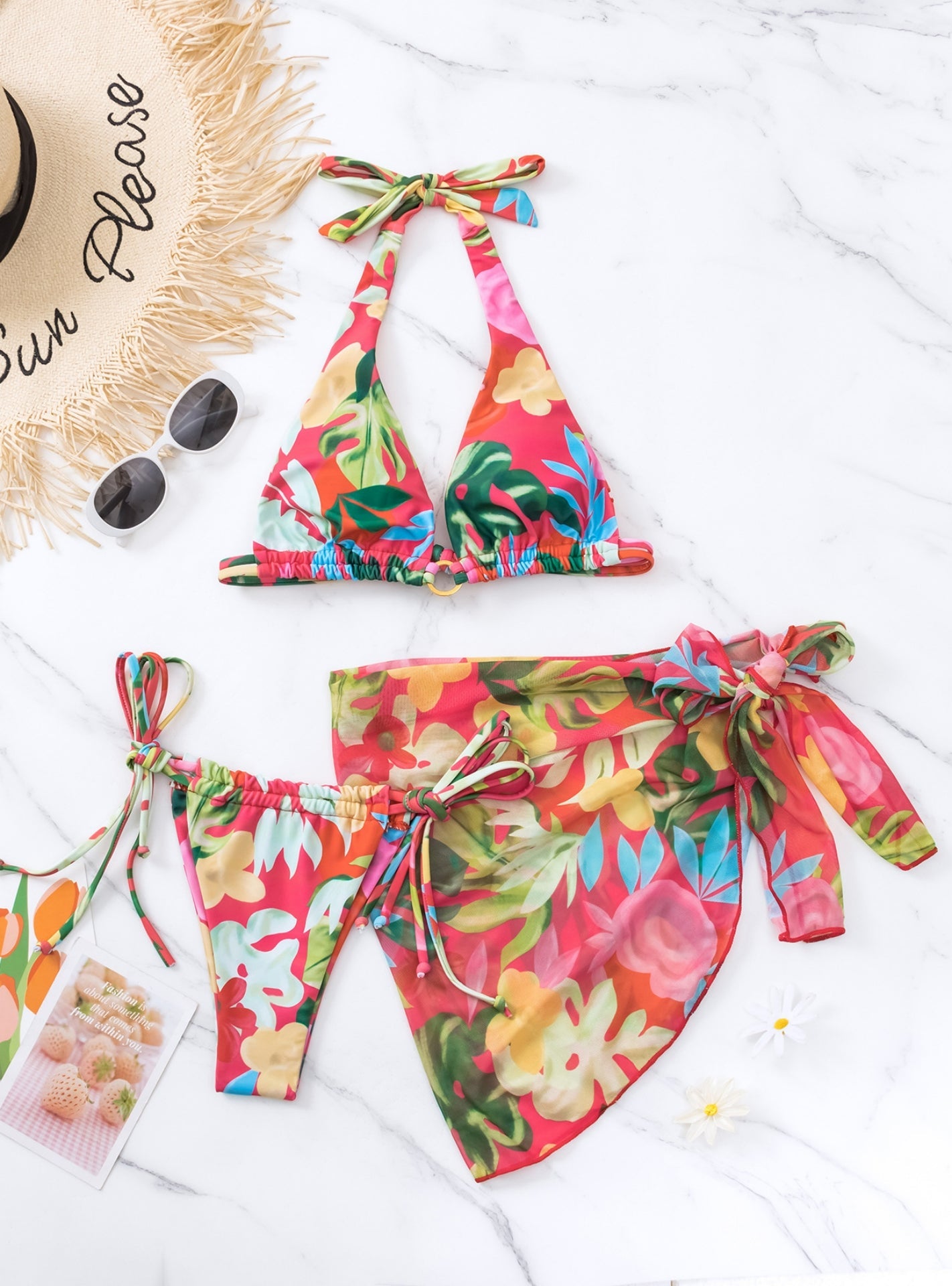 Dreiteiliger Bikini mit Blumenmuster