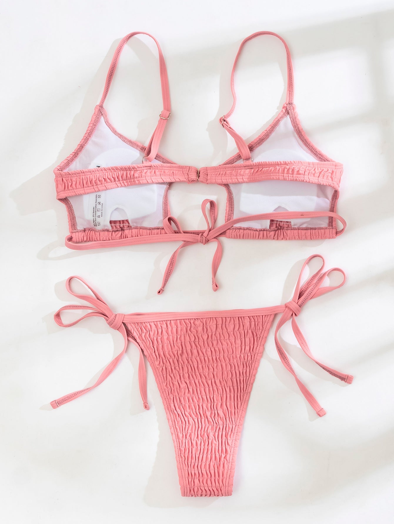 Bikini de color liso con pliegues huecos 