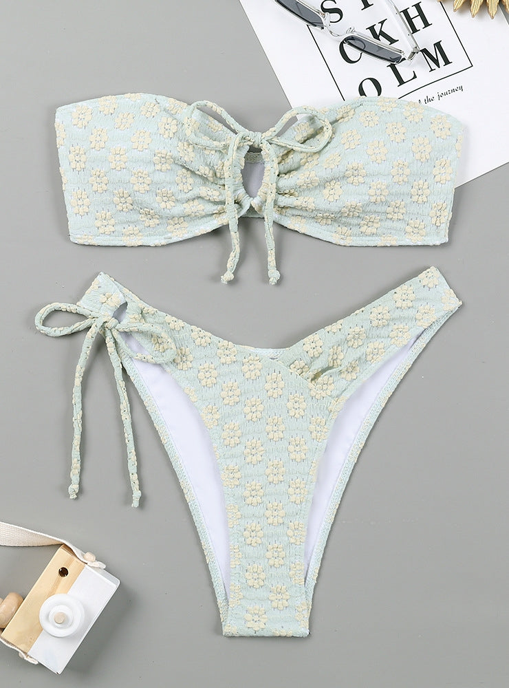 Einfarbiger Bikini mit geteiltem Tube-Top und Blumenmuster