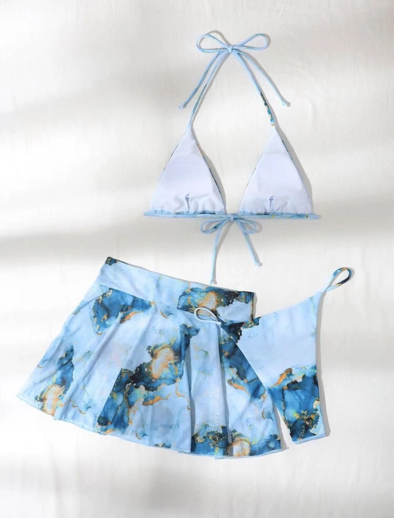 Dreiteiliger Bikini mit Seilträgern und Marmor-Print