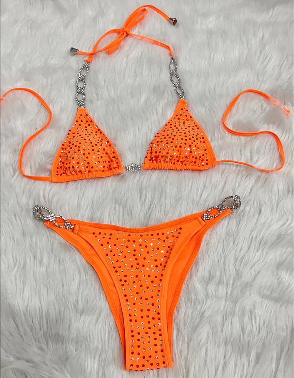 Bikini con tirantes de color liso divididos y diamantes de imitación