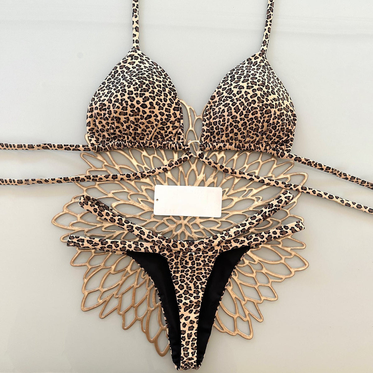 Traje de baño bikini con tirantes de leopardo 