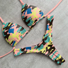 Personalisierter Retro-Camouflage-Riemen-Split-Bikini 