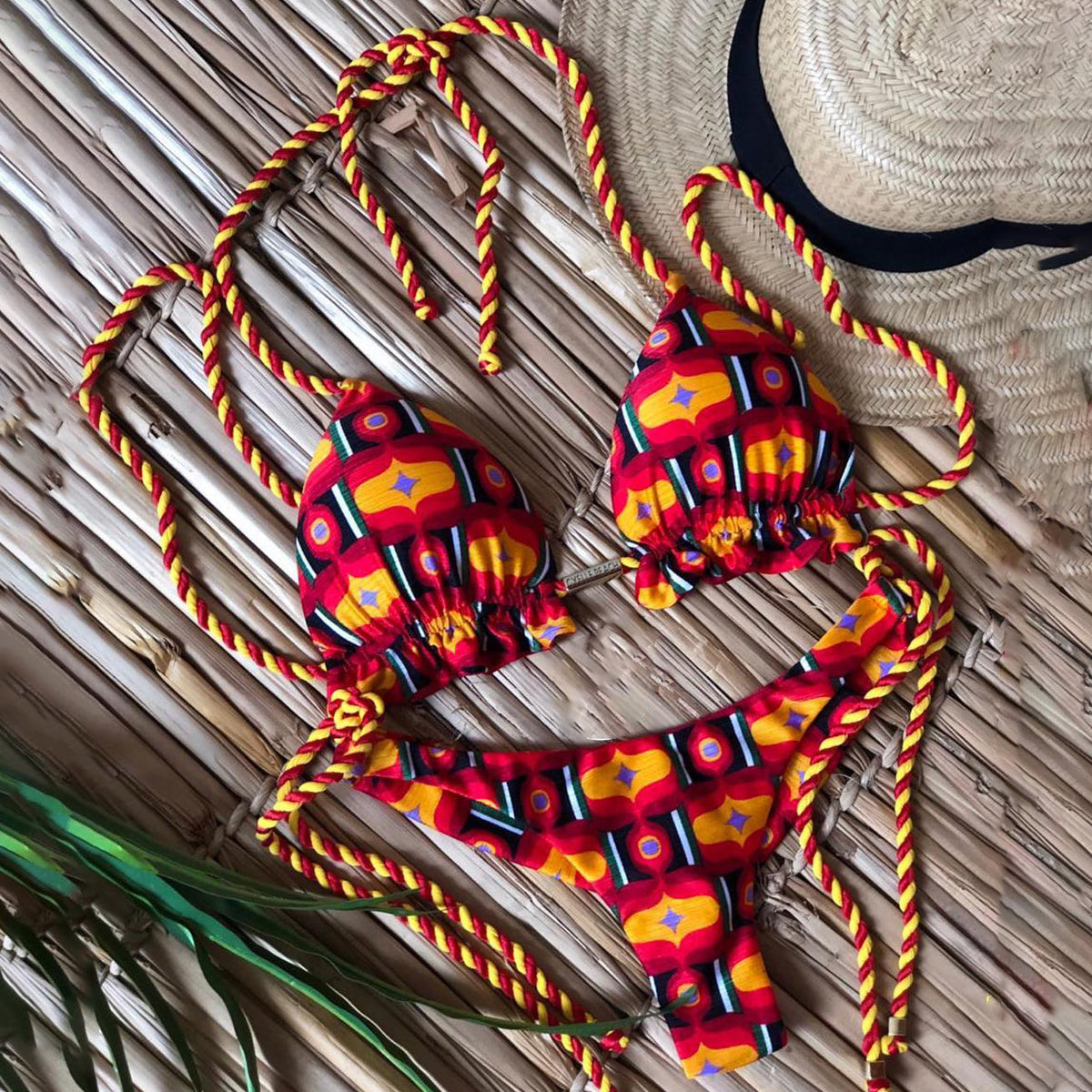 Straps-Bikini im Retro-Resort-Stil 