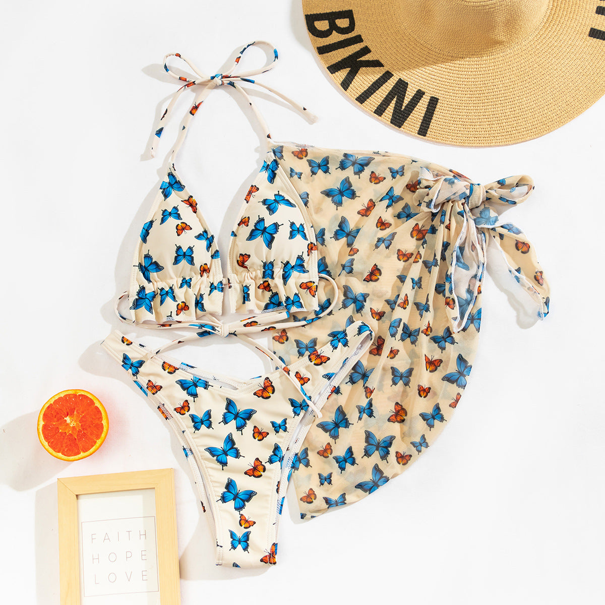 Dreiteiliger Bikini mit Gazerock und Schmetterlings-Print