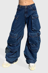 BLAUE CARGO-JEANS MIT NIEDRIGER TAILLE und TASCHEN