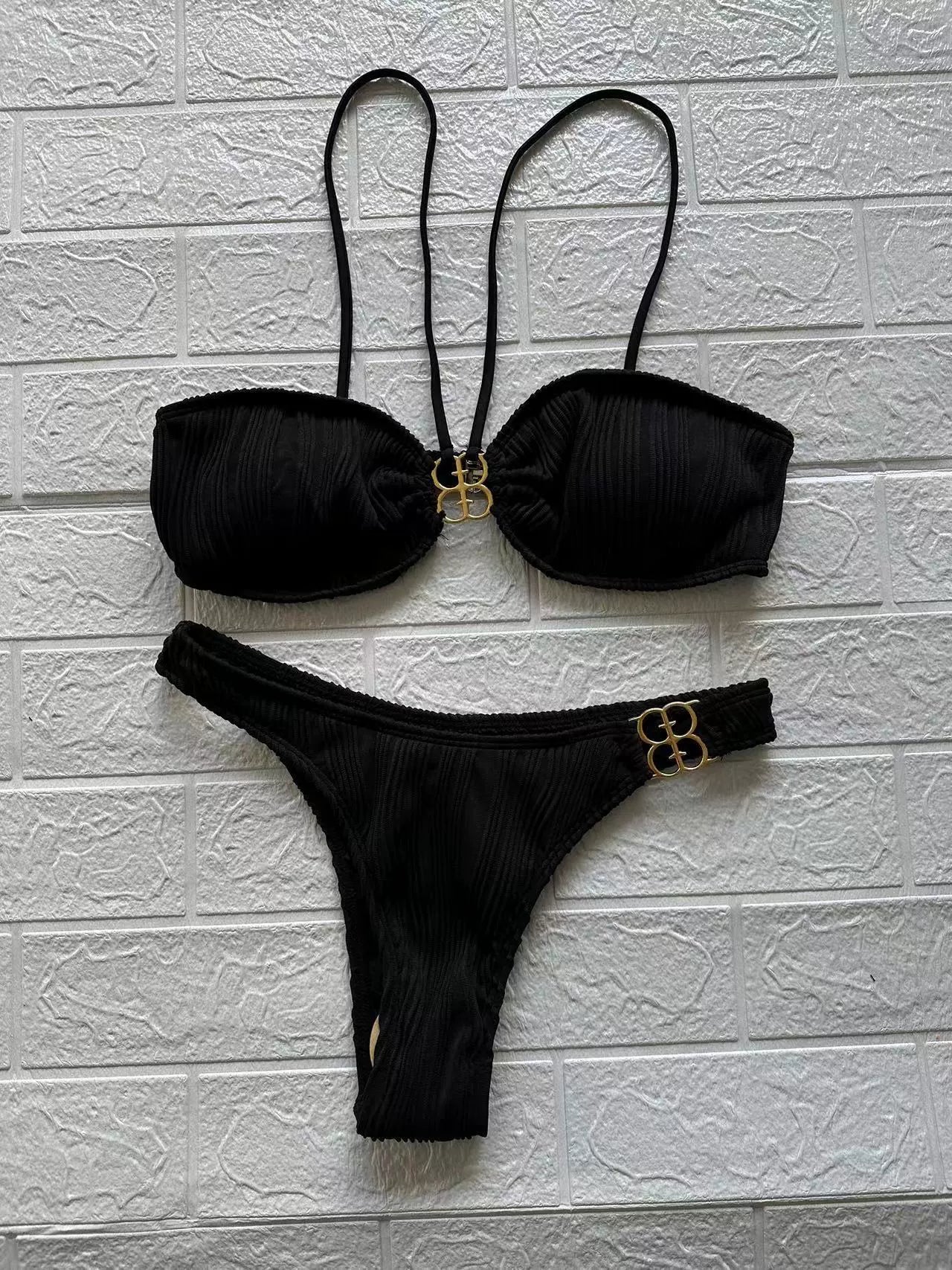 Conjunto de bikini con cuello halter, parte superior e inferior