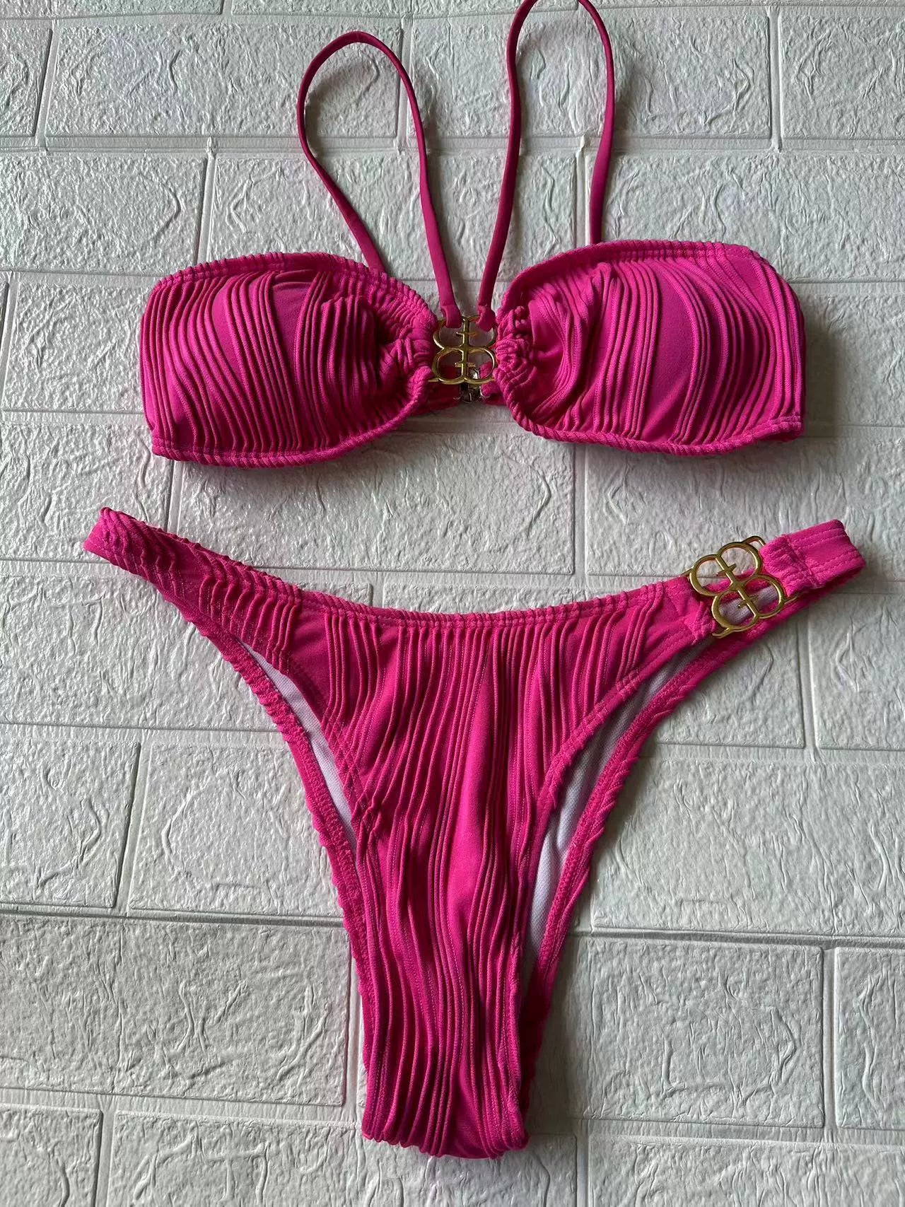 Conjunto de bikini con cuello halter, parte superior e inferior