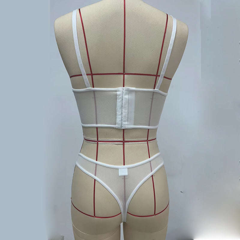 Dessous-Set aus transparentem Netzstoff mit durchgehender Spitze und Perspektive