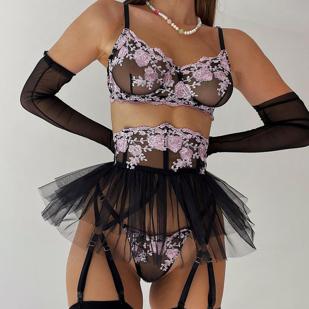 Dessous-Set mit kontrastfarbener Stickerei und Puffrock