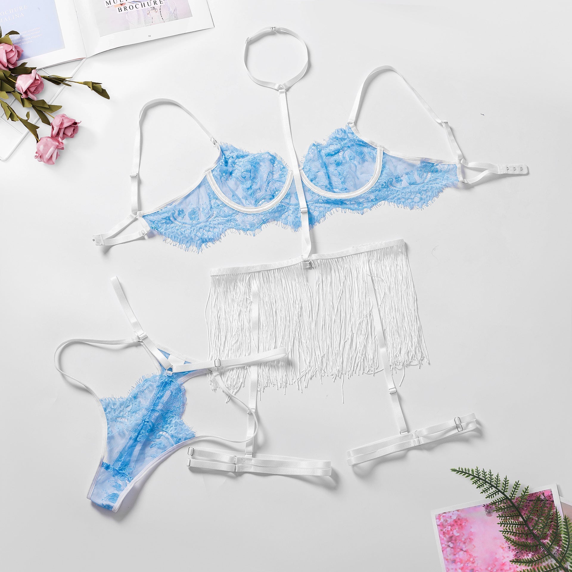 Dessous-Set mit transparenter Spitze, Stickerei, Quaste und Riemchen