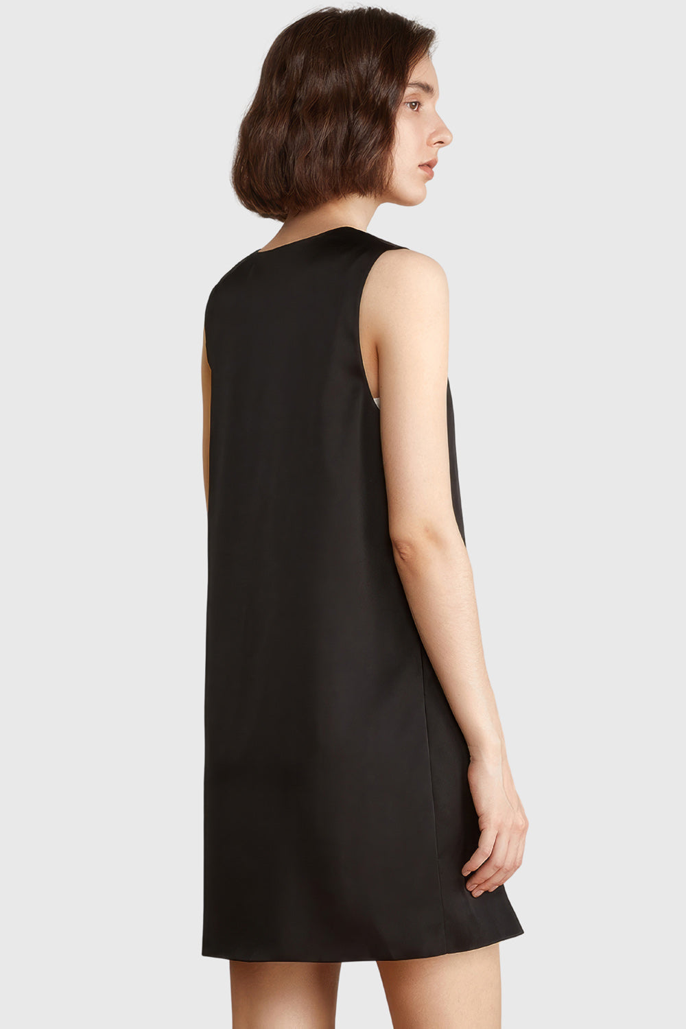 Vestido mini casual con cuello en V - Negro