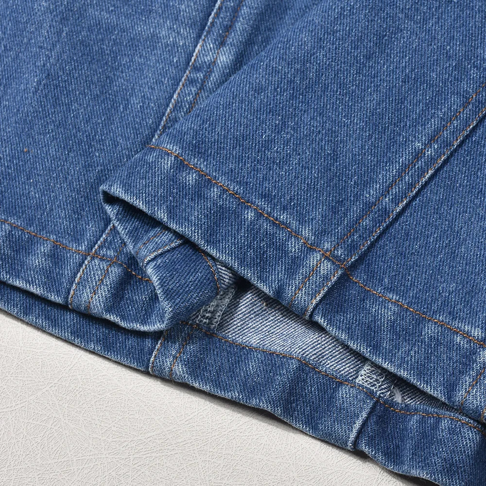 Ärmelloses Jeans-Minikleid mit Blumendetail