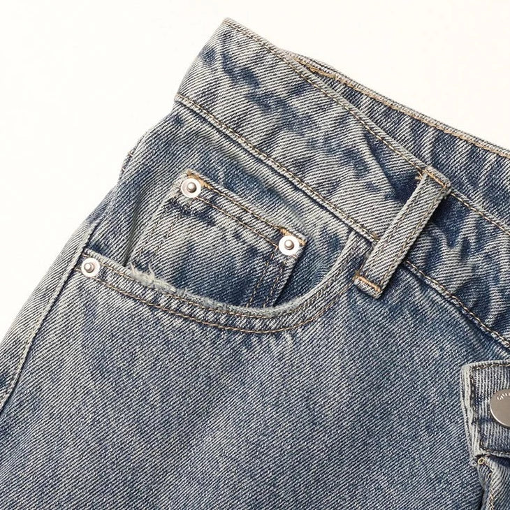 JEANS MIT UNREGELMÄSSIGEM VERSCHLUSS