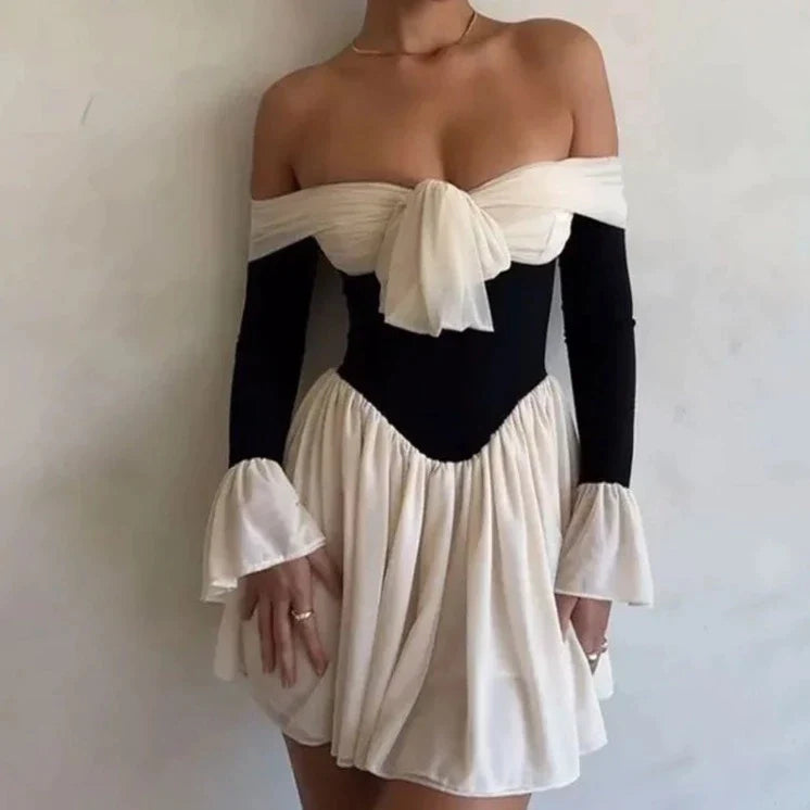 VESTIDO MINI CON HOMBROS DESCUBIERTOS, MANGA LARGA Y VOLANTES