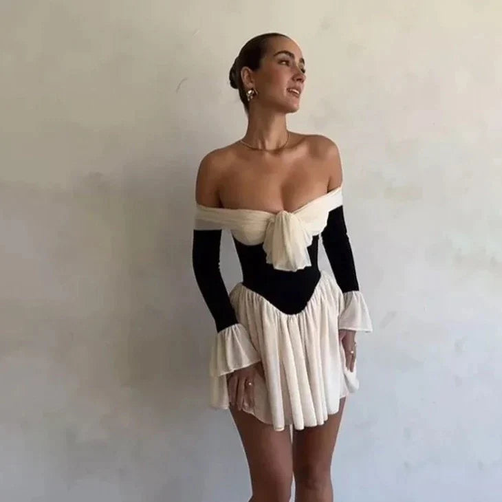 VESTIDO MINI CON HOMBROS DESCUBIERTOS, MANGA LARGA Y VOLANTES