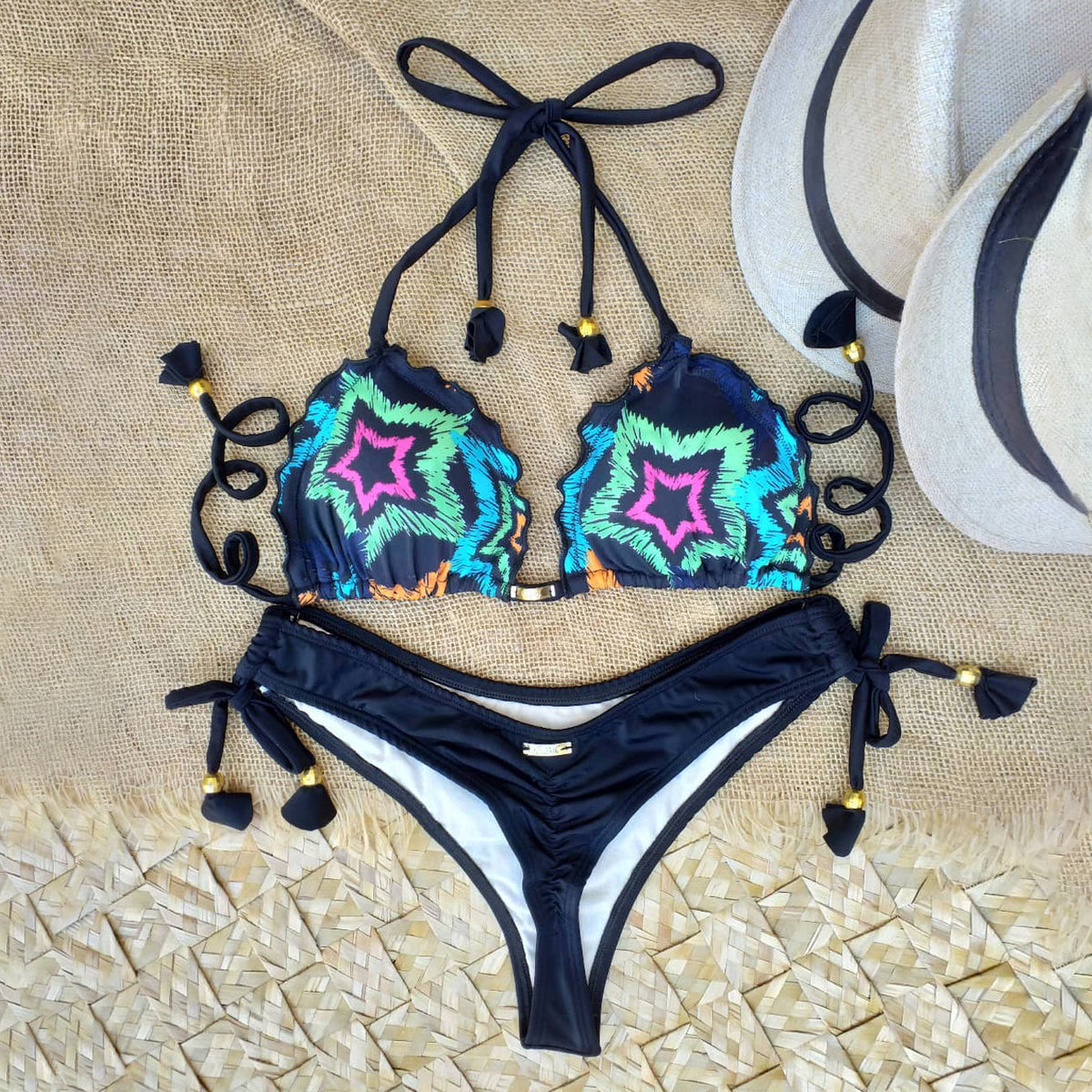 bikini con tiras de estrella 