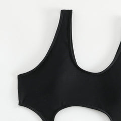 Sportlicher Cut-Out-O-Ring-Monokini mit U-Ausschnitt und brasilianischem Einteiler