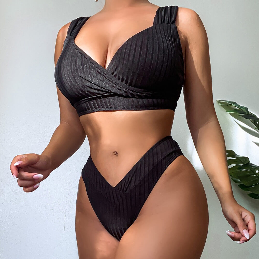 Traje de baño de bikini brasileño de dos piezas con bralette cruzado de canalé y corte alto deportivo