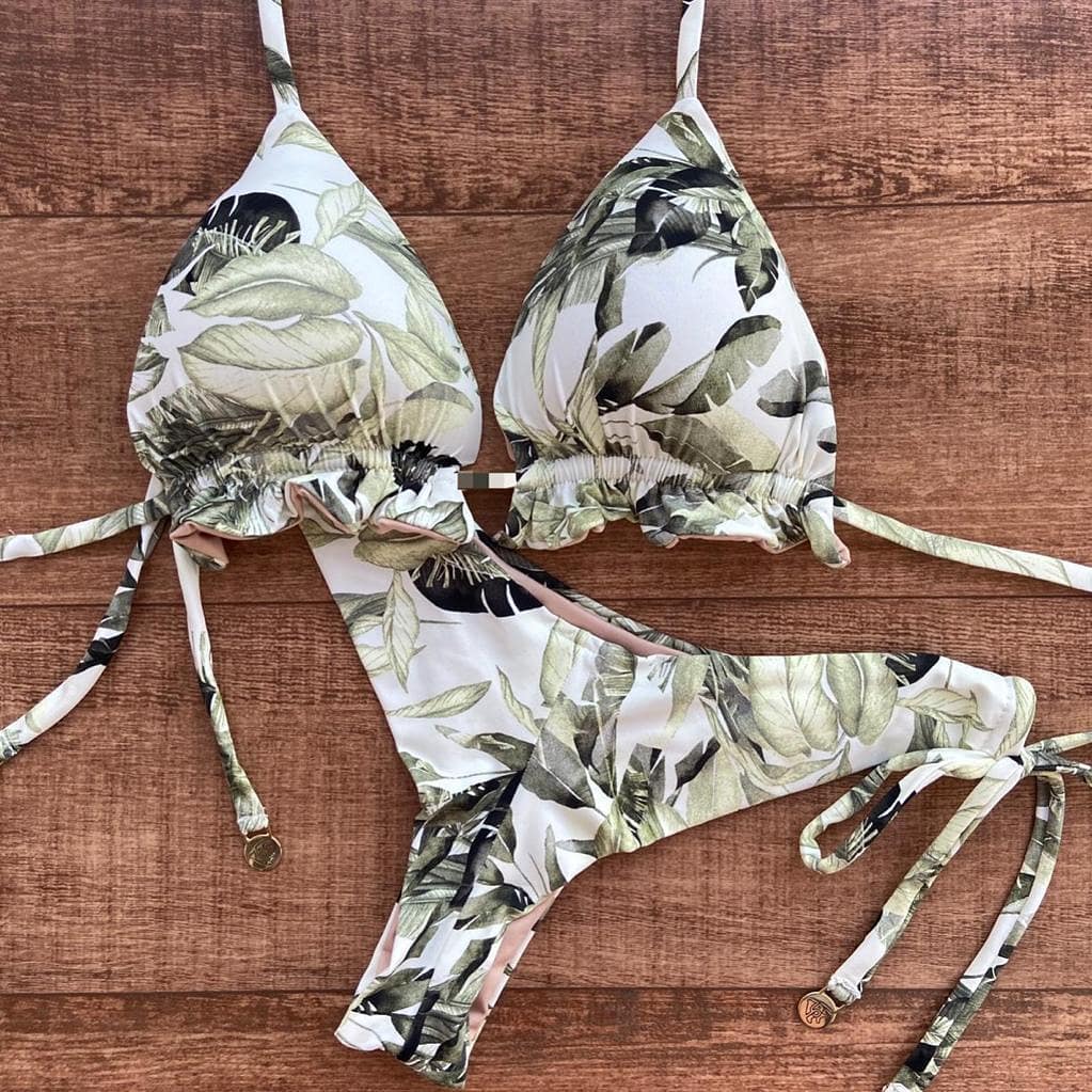 Bikini bohemio con hojas y tirantes 