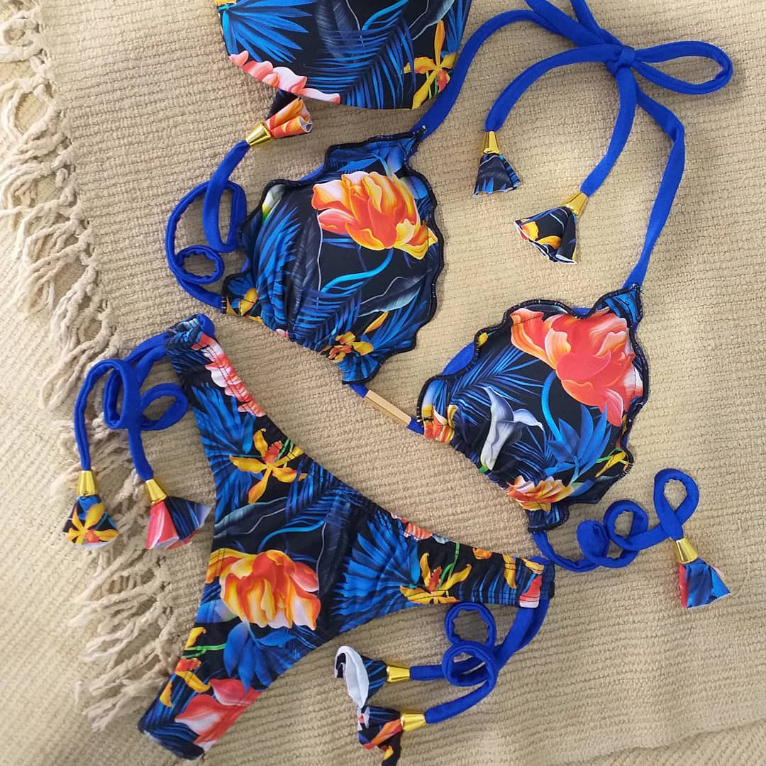 Bikini de tirantes con estampado estilo resort hawaiano 