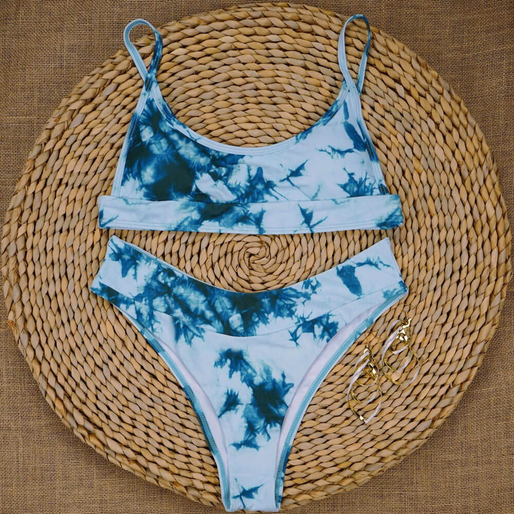 Zweifarbiger, hochgeschnittener Bralette-Bikini-Badeanzug mit Batikmuster und brasilianischem Muster