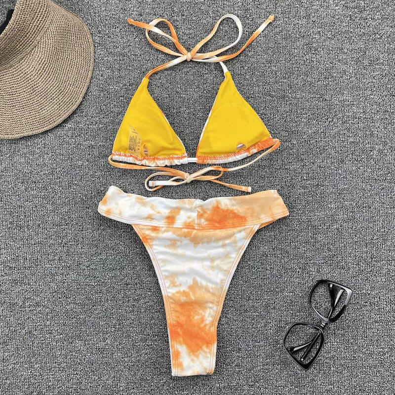 Zweifarbiger hochgeschnittener brasilianischer Triangel-Bikini mit Batikmuster und Schiebeverschluss