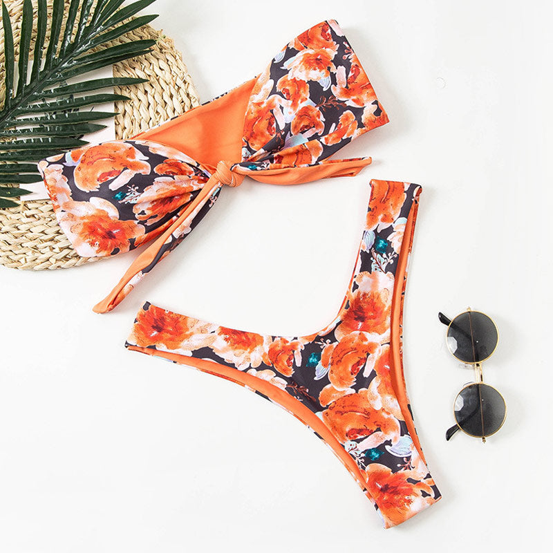 Traje de baño de bikini brasileño de dos piezas con bandeau y lazo frontal de corte alto con estampado floral estilo bohemio