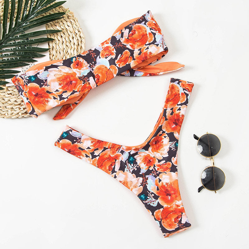 Traje de baño de bikini brasileño de dos piezas con bandeau y lazo frontal de corte alto con estampado floral estilo bohemio