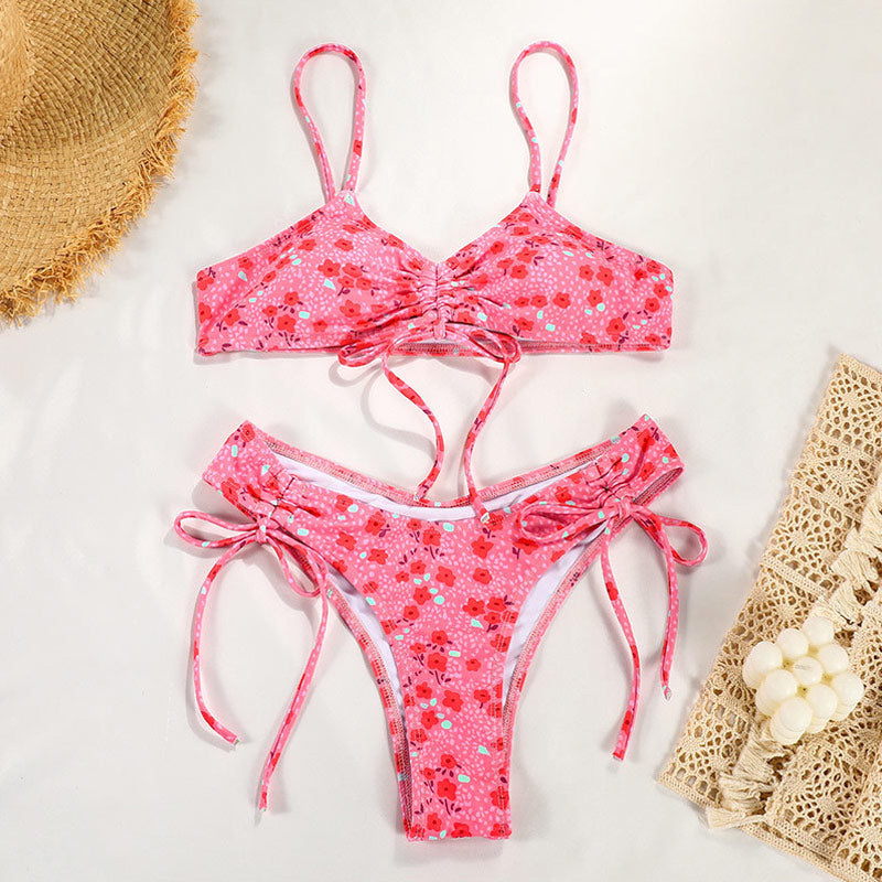 Zweiteiliger Bikini-Badeanzug mit hohem Schnitt und Schnürung im Boho-Stil mit Blumenmuster und brasilianischem Print