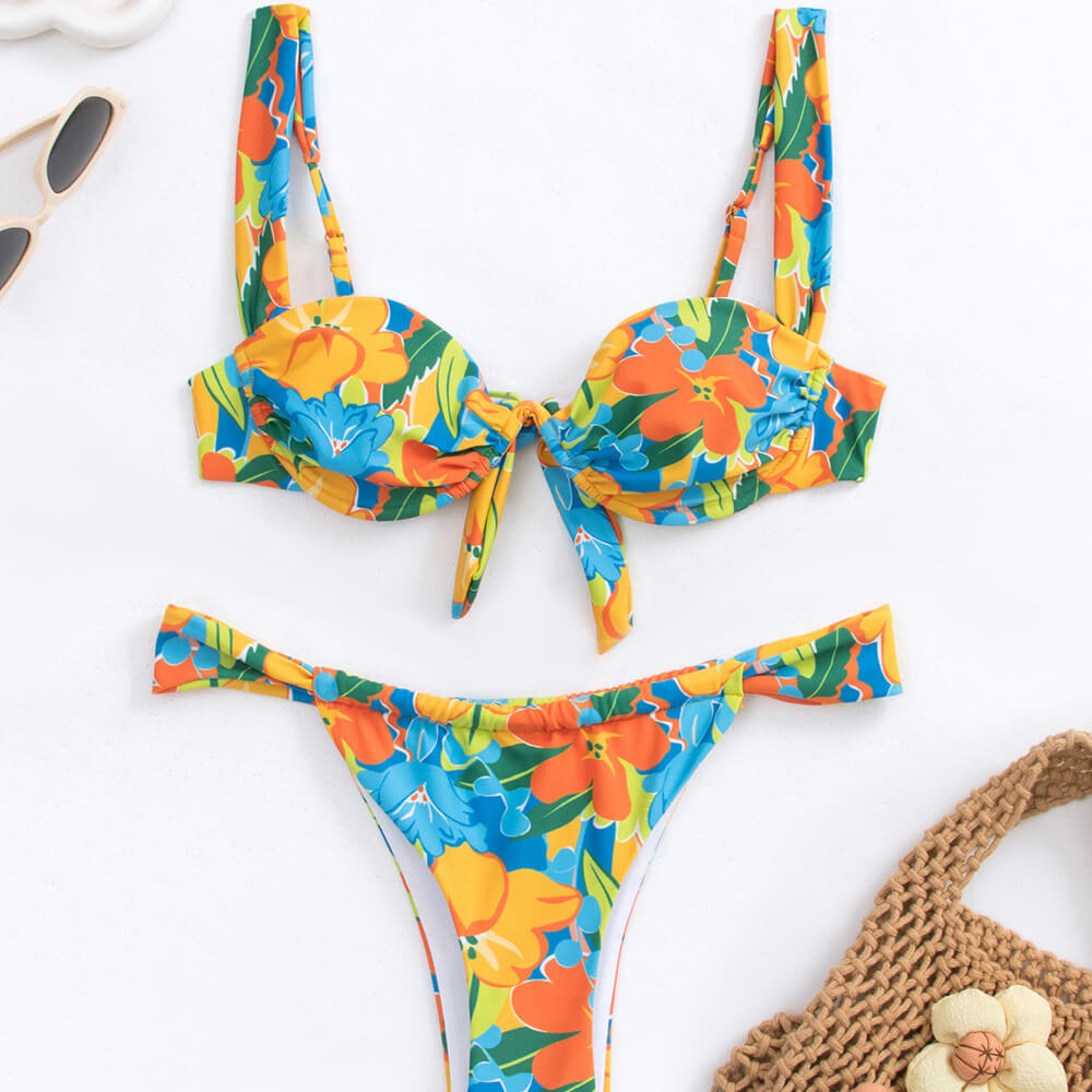 Zweiteiliger Bikini-Badeanzug mit Boho-Blumenmuster und hohem Beinausschnitt und Bügel