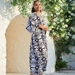 Strandkleid im Boho-Stil mit Print und offener Vorderseite, 3/4-Ärmel und Gürtel