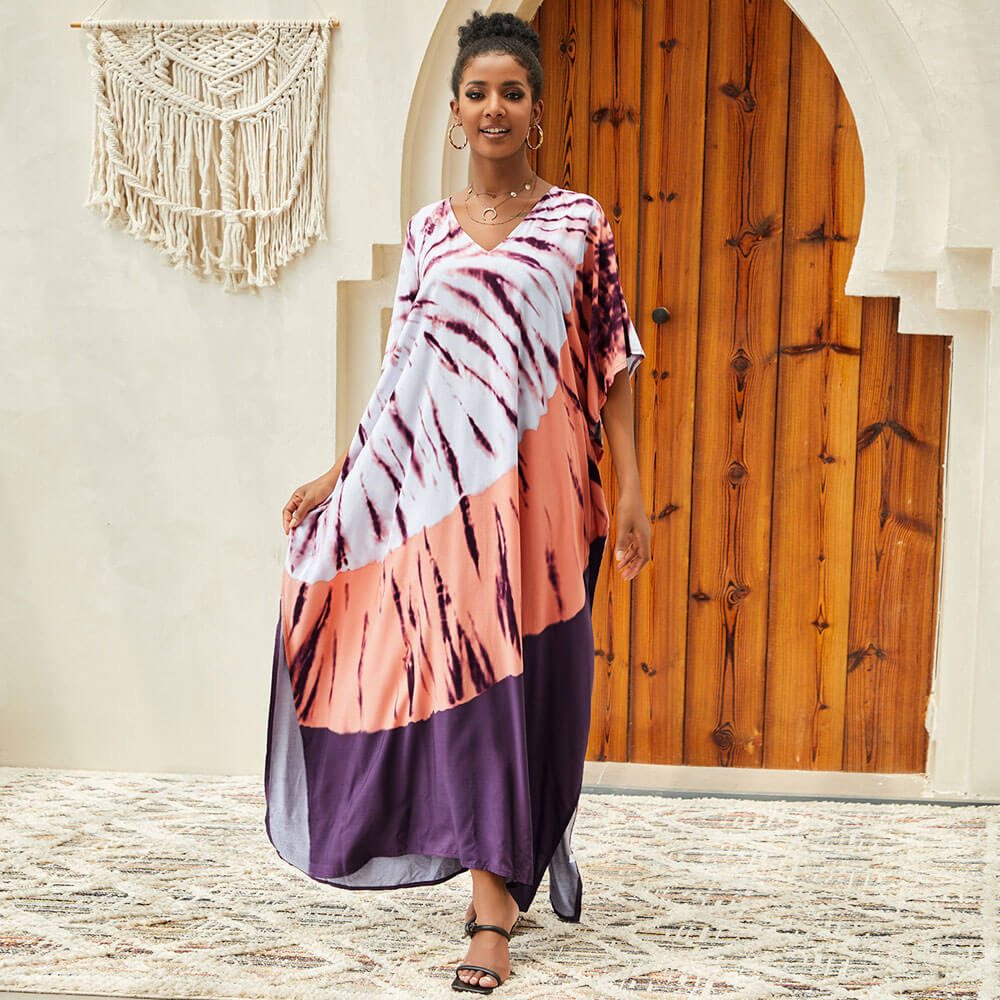 Luftiges, brasilianisches Kaftan-Maxikleid mit Farbblock und Batikmuster und Schlitz