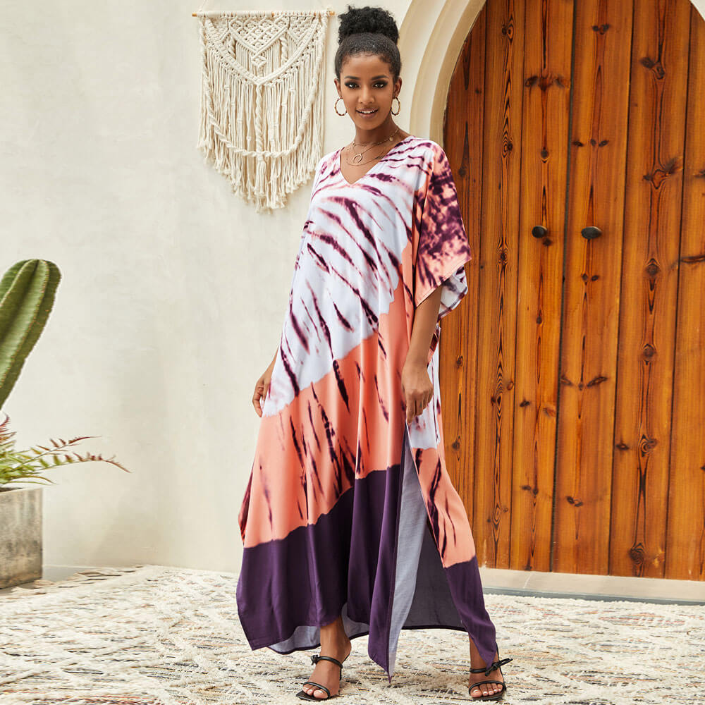 Luftiges, brasilianisches Kaftan-Maxikleid mit Farbblock und Batikmuster und Schlitz