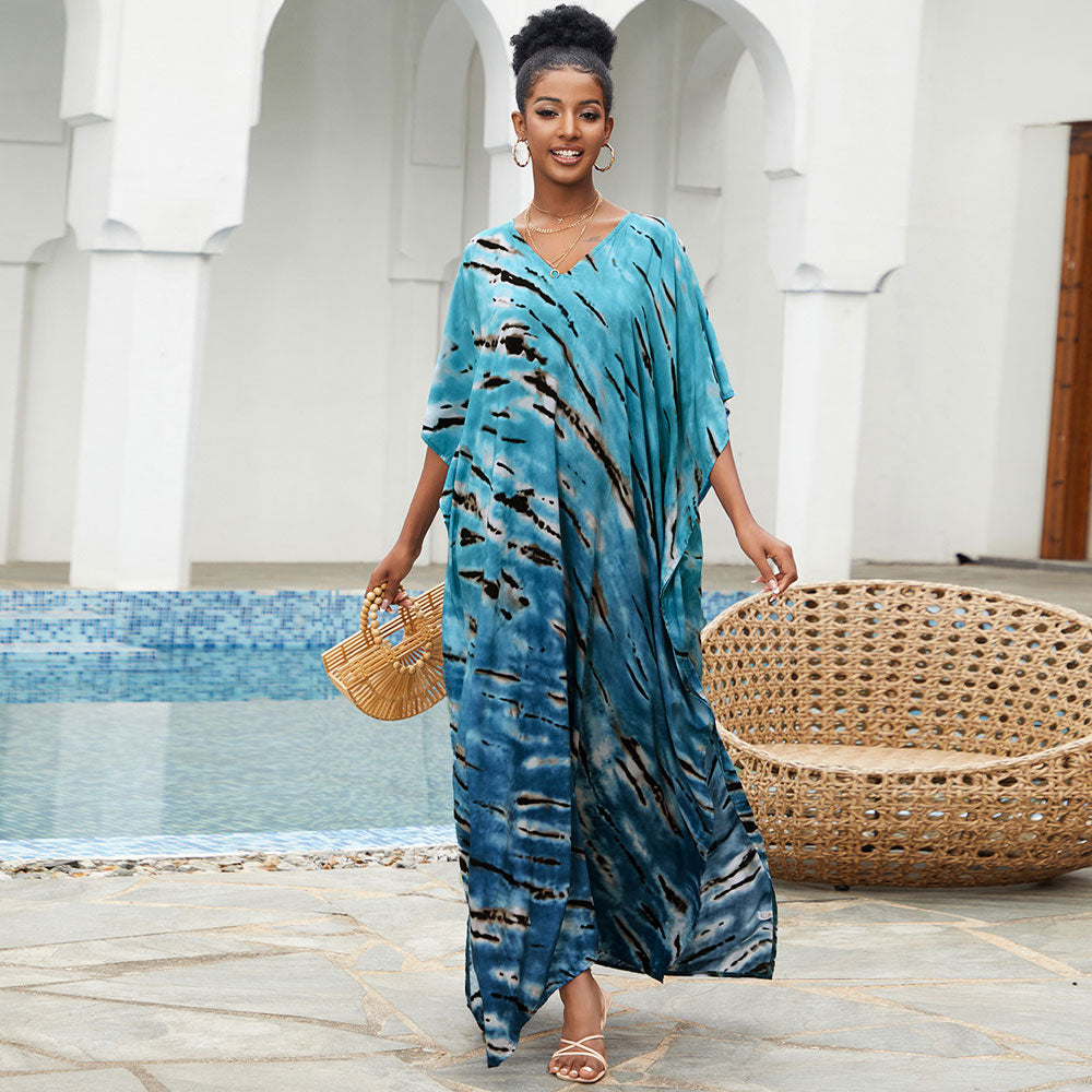 Luftiges, brasilianisches Kaftan-Maxikleid mit Farbblock und Batikmuster und Schlitz