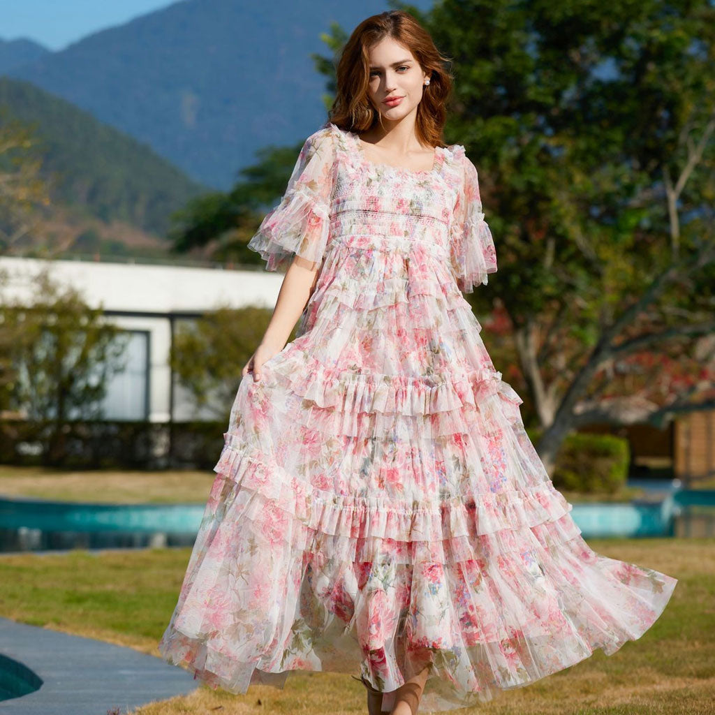 Vestido largo veraniego de tul con volantes, estampado floral y manga corta en forma de A